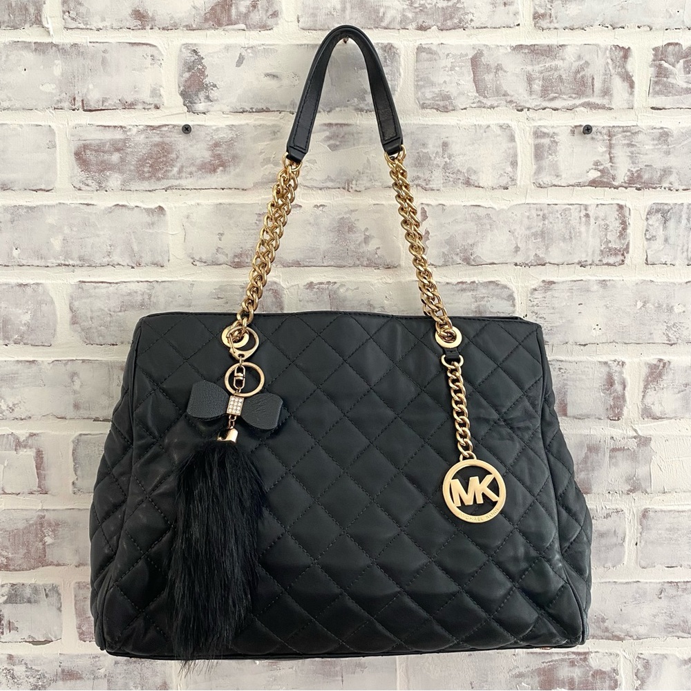 Michael Kors • Susannah Large Quilted
Leather Tote • Black • Includes Dust Bag
